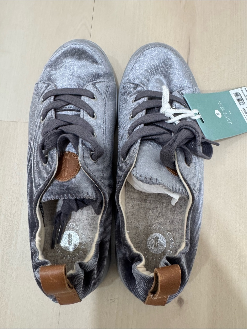 NWT Revitalign Santa Clara Betta Gray Shoe Orthotic Velvet Sneaker Women's 7 - Picture 11 of 13